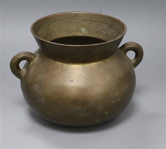 A bronze pot height 17.5cm